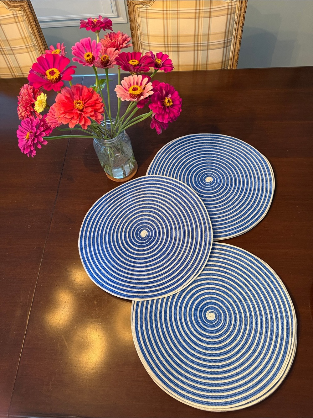Tag Blue and White Spiral Round Placemats - Set of 12